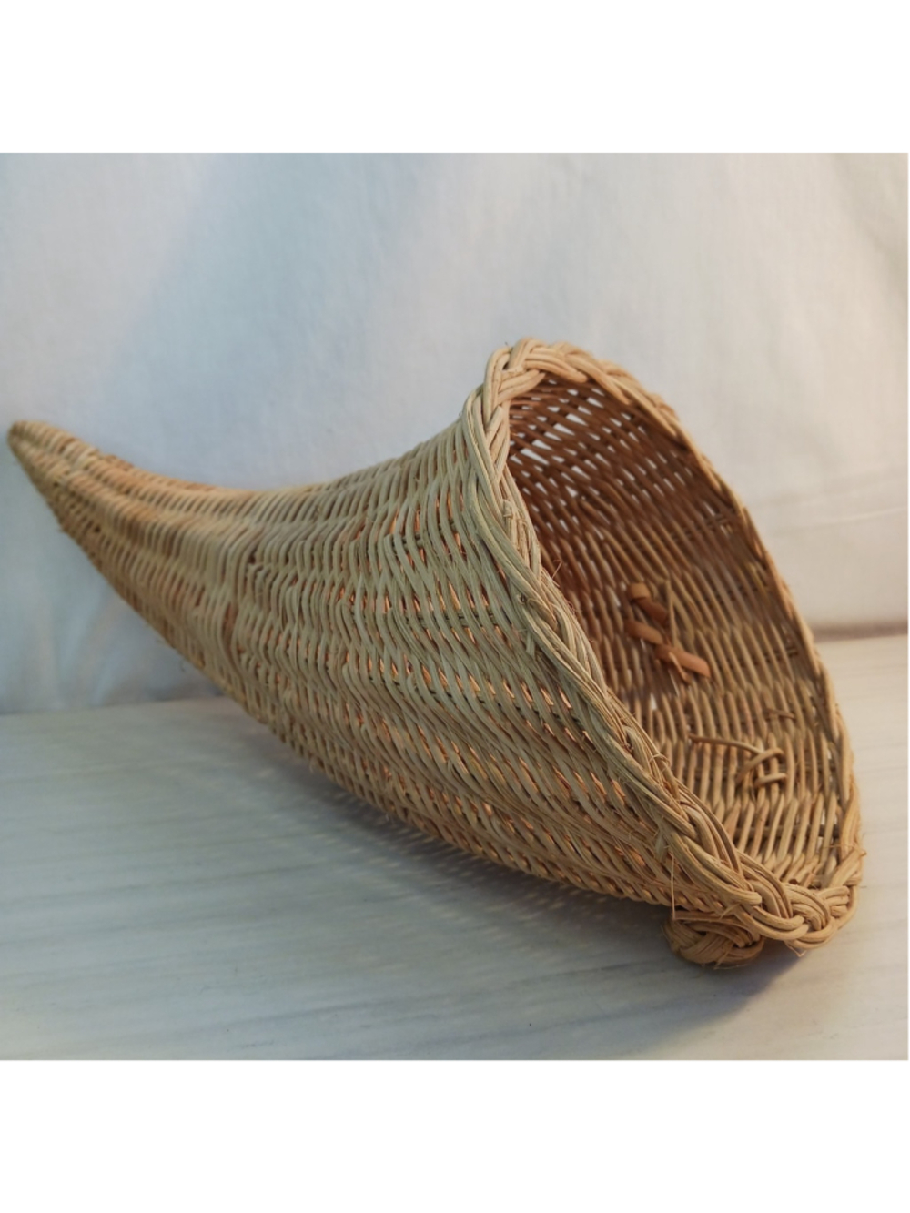 VTG Wicker Cornucopia Horn Of Plenty Basket Light Colored 13x7 Table Wall Decor